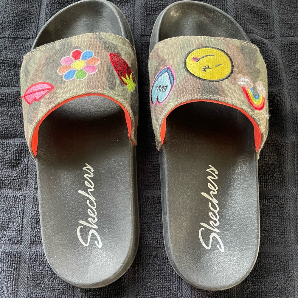 Skechers Women's Camo Emoji Slide Sandals - Black and Multicolor size 9 - Picture 3 of 5